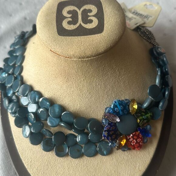 Erica Lyons Elegant Blue Beaded Necklace with Floral Accent! - Picture 4 of 7